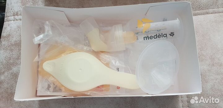 Молокоотсос Medela ручной
