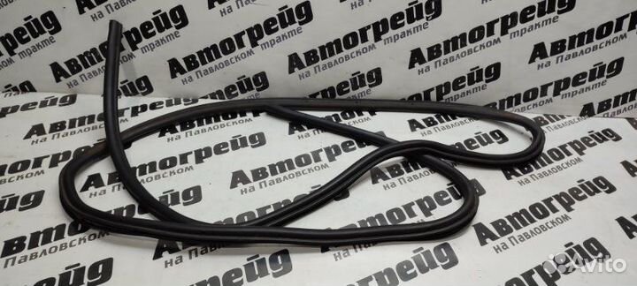 Уплотнительная резинка багажника Audi Q7 4LB BAR