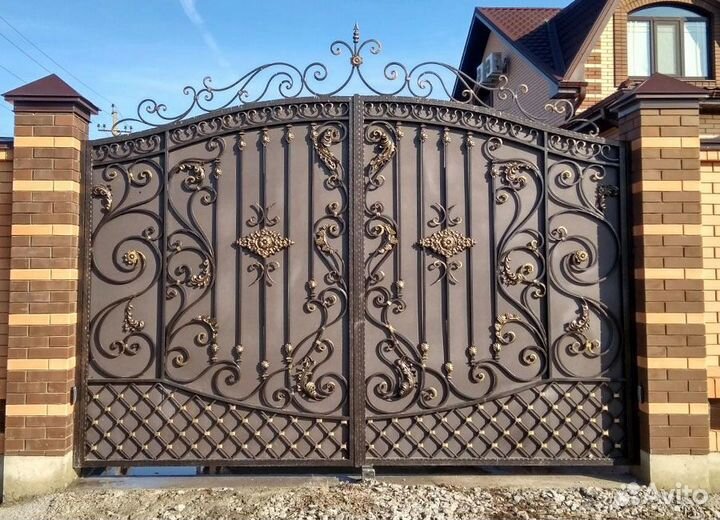 Распашные кованные ворота