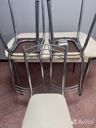 Кухонный стол и стулья бу