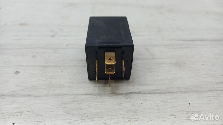 Реле стеклоочистителей Opel Omega B