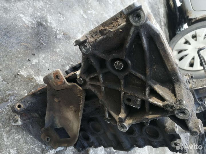 Кронштейн компрессора кондиционера на lancer 9