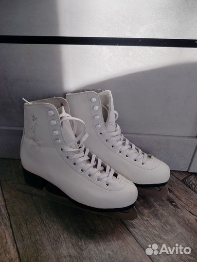 Коньки фигурные 38 размер