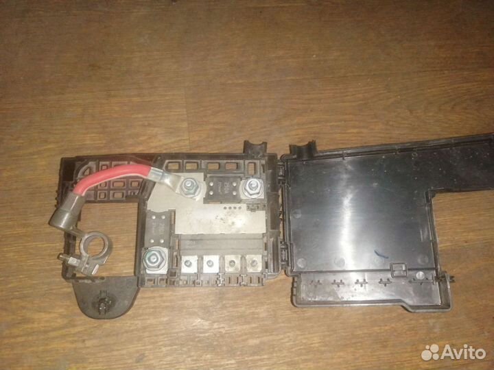 Блок предохранителей аккумулятора Chevrolet Cruze