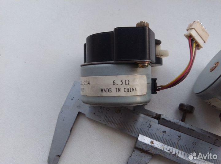 Шаговый двигатель с редуктором