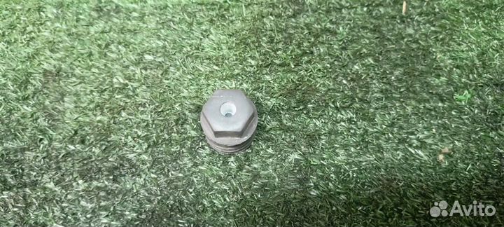 Отбойник капота Audi A4 (B8) 2007-2015