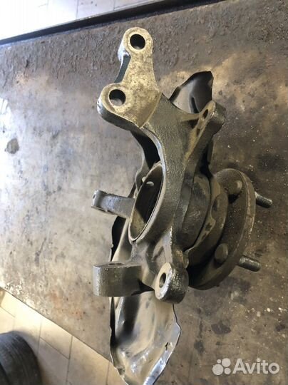 Поворотный кулак Тойота Камри 50