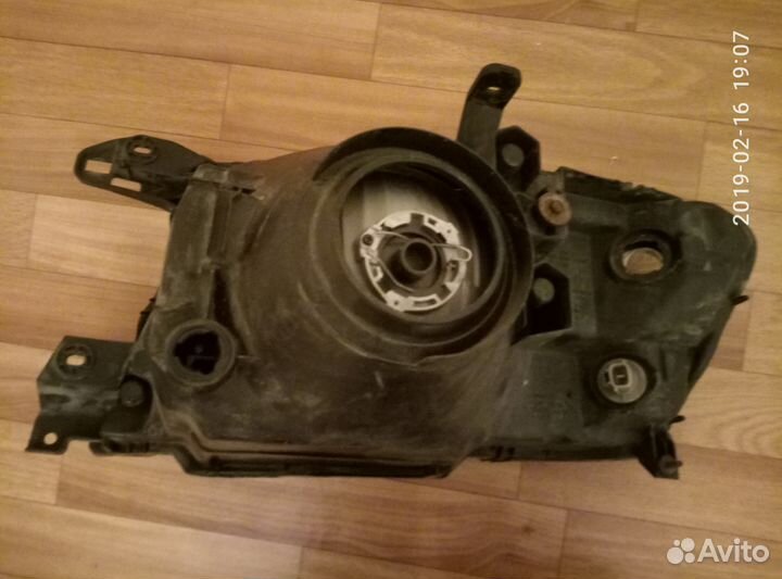 Фара Мицубиси Паджеро 3 Монтеро