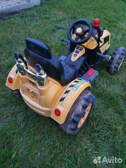 Детский трактор на аккумуляторе