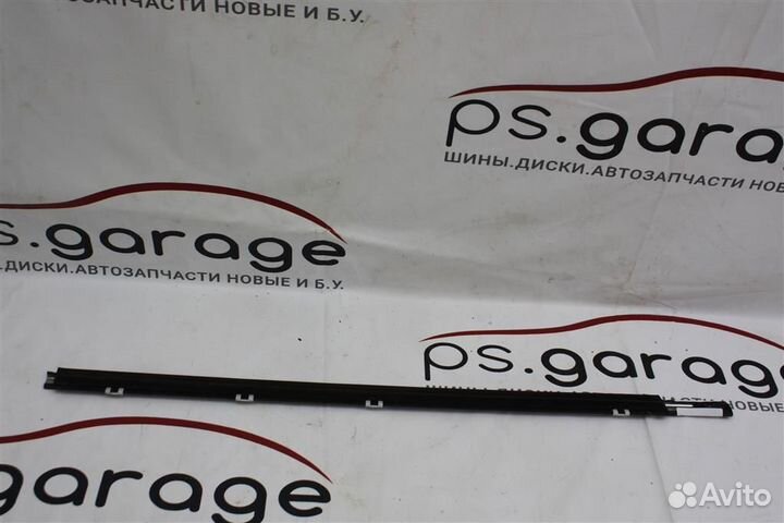 Молдинг стекла задней левой двери Nissan Qashqai+