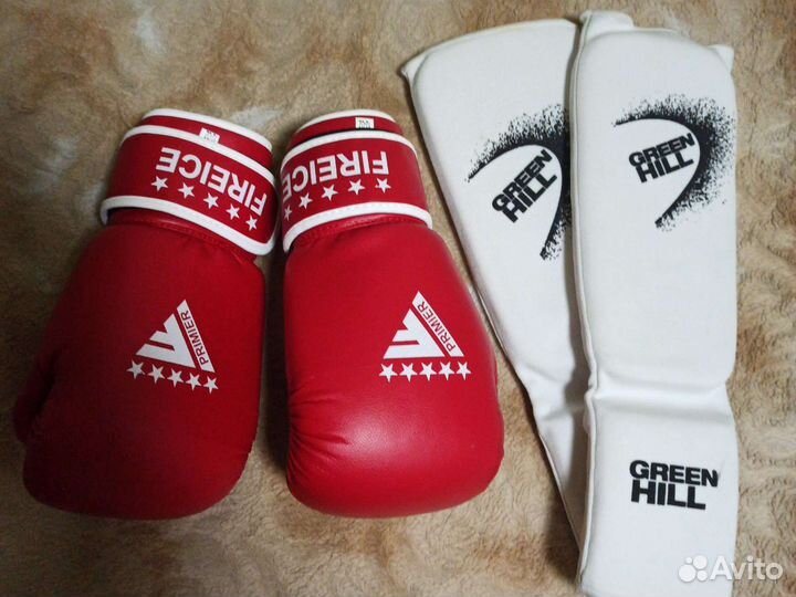 Боксерские перчатки и накладки