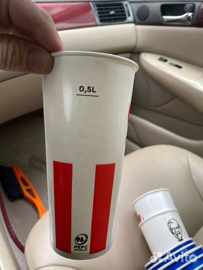 Одноразовые бумажные стаканы