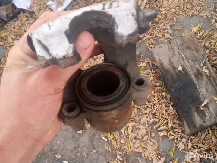 Супорт левый Skoda Octavia a4