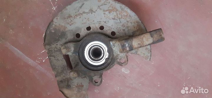 Поворотный кулак /передняя ступица priora