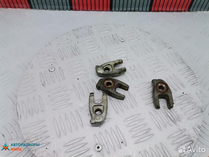 Крепление форсунки Nissan Qashqai 2009