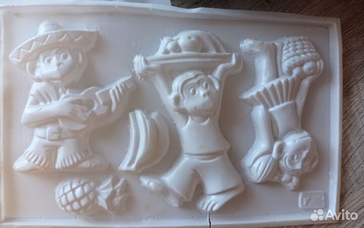 Настольная игра: гипсовый барельеф