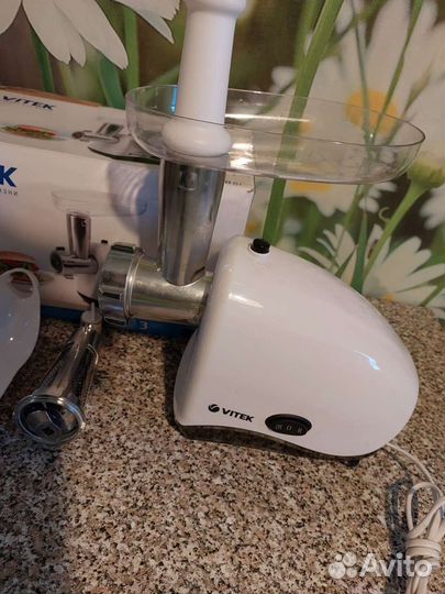 Мясорубка Vitek VT-3629