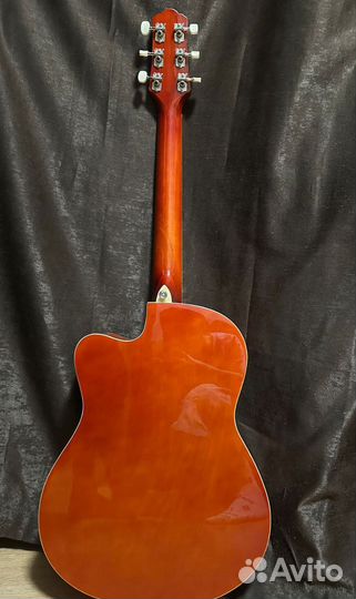 Акустическая гитара