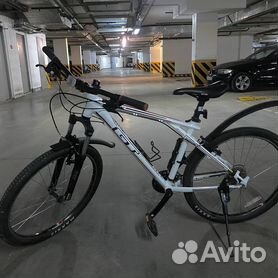 Gt avalanche 4.0 mountain hot sale bike