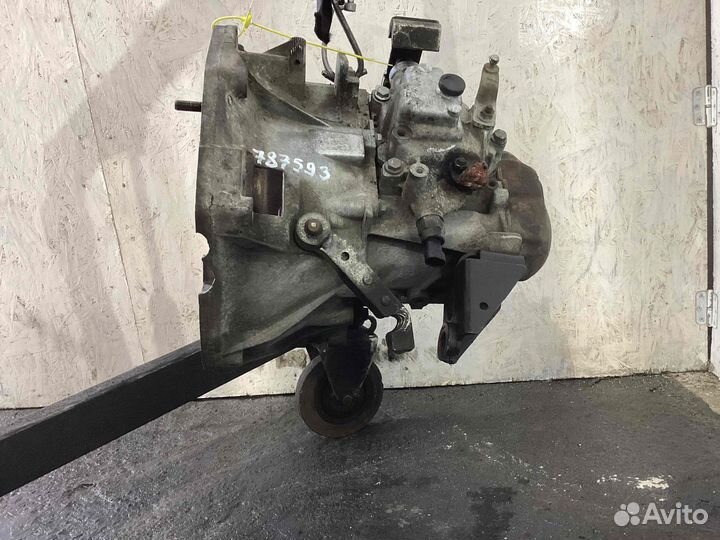 МКПП (механическая коробка переключения передач) F