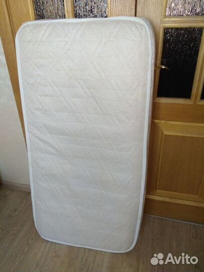Продам детский матрас, двухсторонний(есть кроватк)