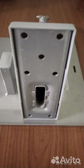 Настенная подставка для телевизора