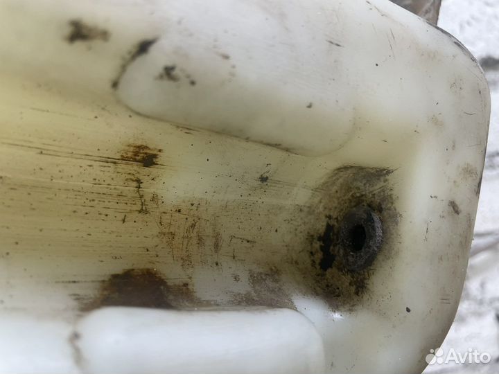 Бачек омывателя задний BMW E30 туринг,универсал