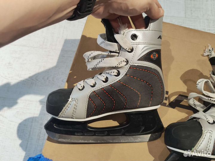 Коньки хоккейные 34