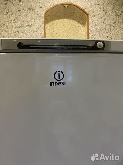 Морозильный шкаф indesit