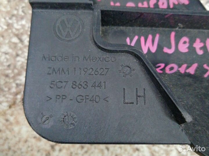 Volkswagen Jetta 6 кронштейн центральной консоли