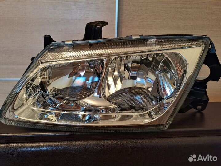 Фара левая Nissan Almera N16