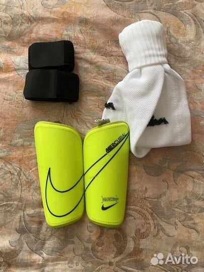 Футбольные щитки nike, гетры demix, ляпы