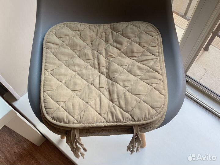 Сидушки на стулья IKEA 4 штуки в одни руки