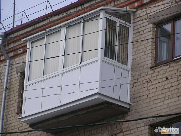 Балкон пластиковый с козырьком, окна пластиковые
