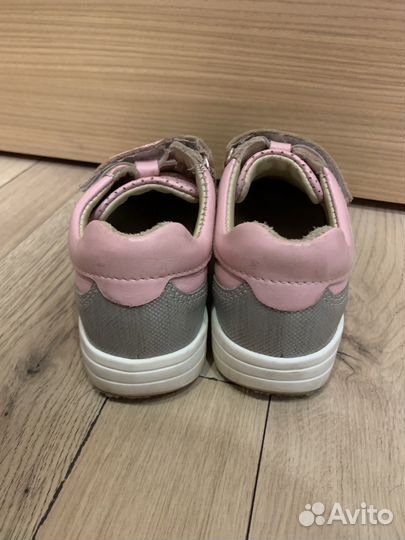 Кроссовки для девочки