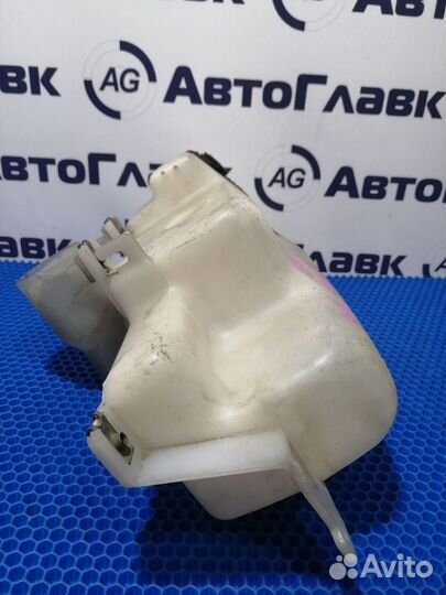Бачок омывателя фар Mitsubishi Pajero