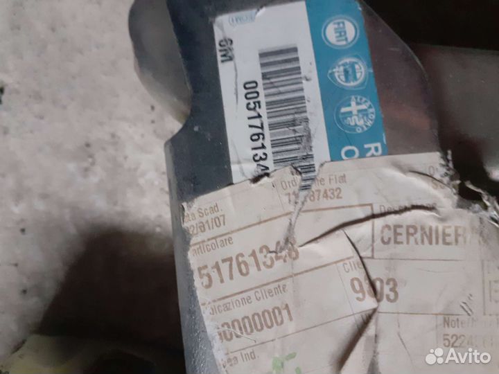 Петли капота на fiat, Alfa, Lancia правая и левая