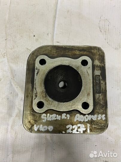 Головка цилиндра Suzuki Address V100 E111