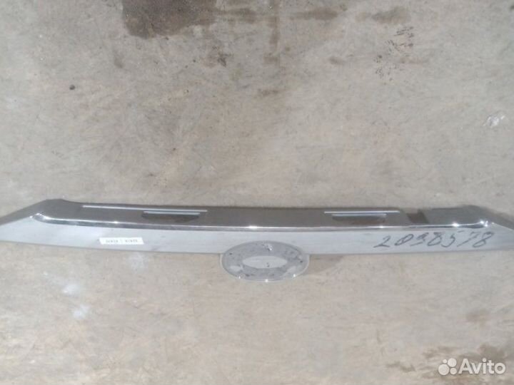 Накладка двери багажника задняя Toyota Camry V50