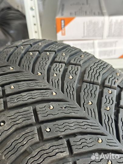 Michelin X-Ice North 4 245/40 R18 и 255/40 R18 99T