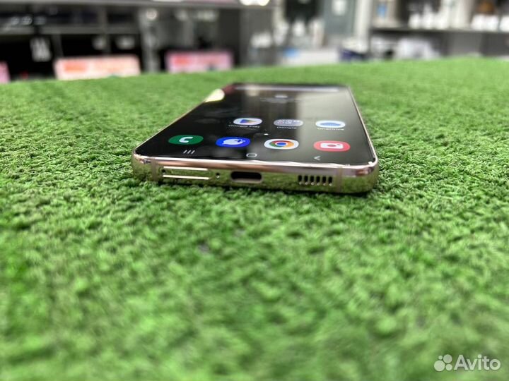 Samsung Galaxy S22, 8/256 ГБ