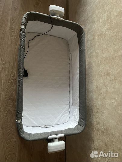 Колыбель с электрической системой укачивания