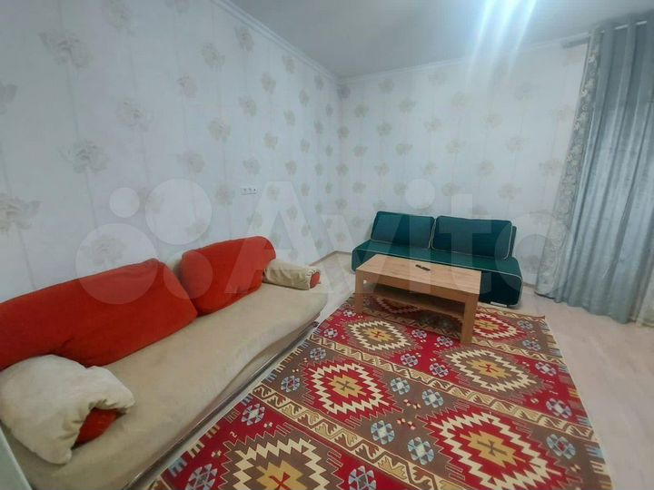 2-к. квартира, 65 м², 1/10 эт.