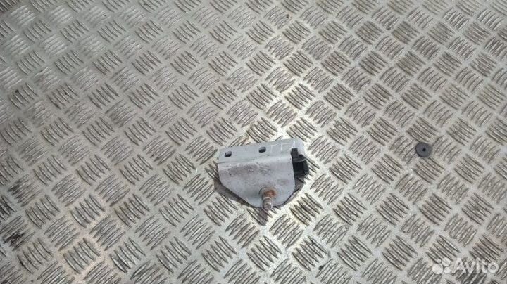 Кронштейн нижнего спального места правый Man Tgl