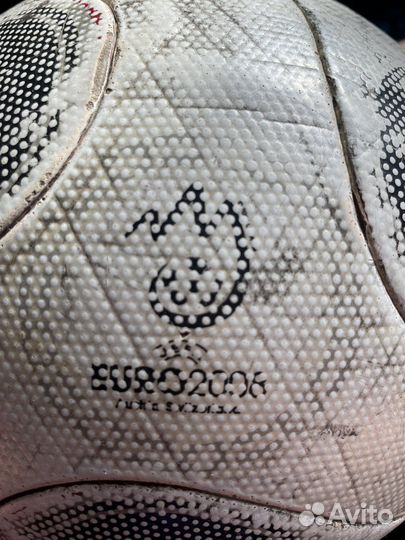 Футбольный мяч adidas evro 2008