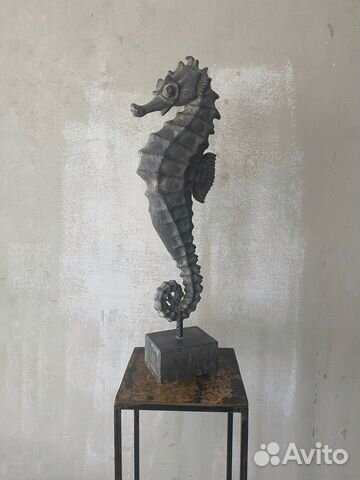 Скульптура «Морской конек» на одной опоре