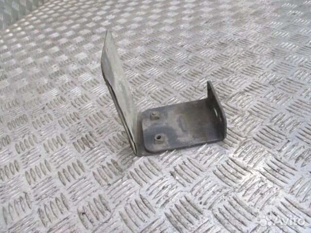 Кронштейн Volvo 22143947