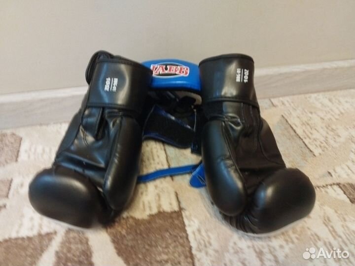 Комплект перчатки и шлем боксерский