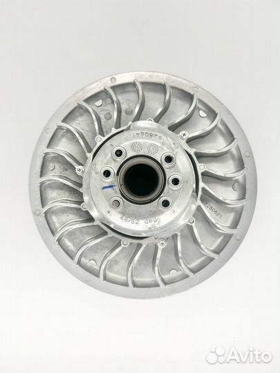 Ведомый вариатор квадроцикла BRP CAN-AM maverik