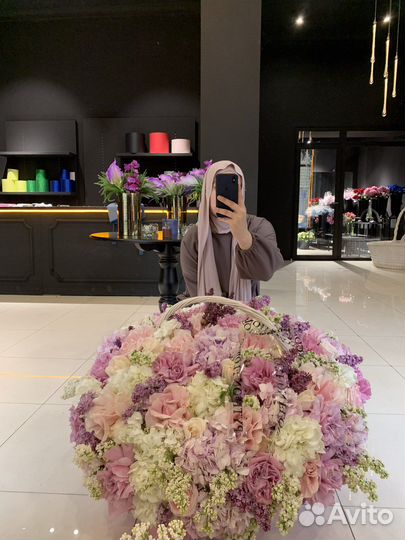 Корзина с цветами огромная